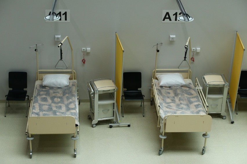 Obecnie w szpitalu tymczasowym w CWK w Opolu leczonych jest...