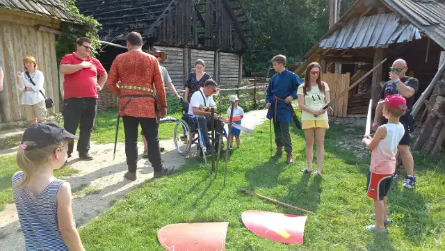 Weekend rycerski w grodzie na Zawodziu. Potyczki zbrojnych i lokalny folklor