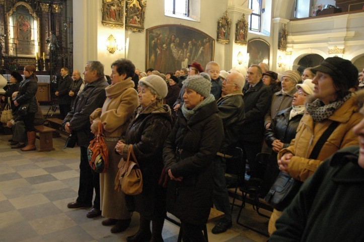 Dzień Chorego 2013 w wejherowskim sanktuarium - uroczysta msza z sakramentem namaszczenia