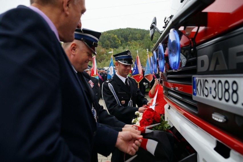 Strażacy z OSP Biała Niżna mają nowy wóz bojowy