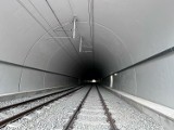 Tunel między Trzcińskiem a Wojanowem niemal ukończony. Inwestycja za 130 mln zł skróci czas przejazdu o 4 minuty 