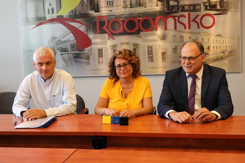 Ulice w Radomsku. Podpisane umowy na modernizacje za 44 mln zł. ZDJĘCIA