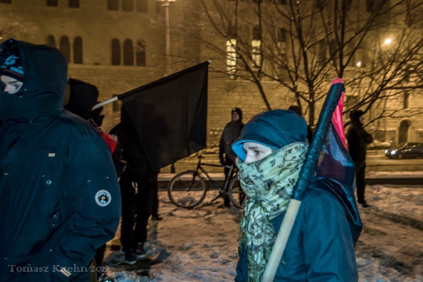 Nocna manifestacja anarchistów pod Poznańskimi Krzyżami