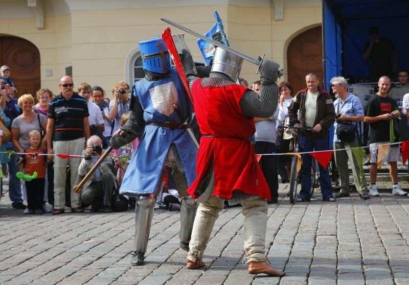 Pokazy walk rycerzy i średniowiecznych wojów były największą...