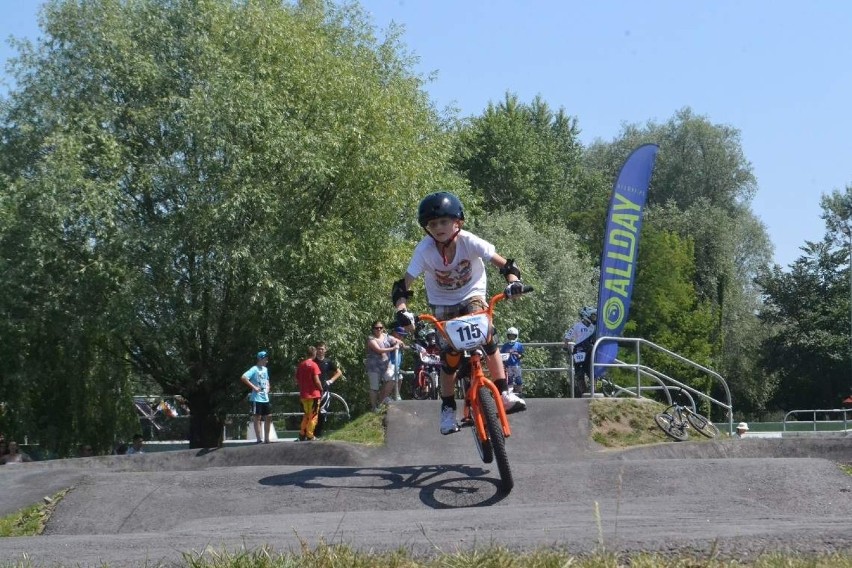 Dzieci i młodzież dała czadu na swoich rowerach bmx! [wideo, zdjęcia]