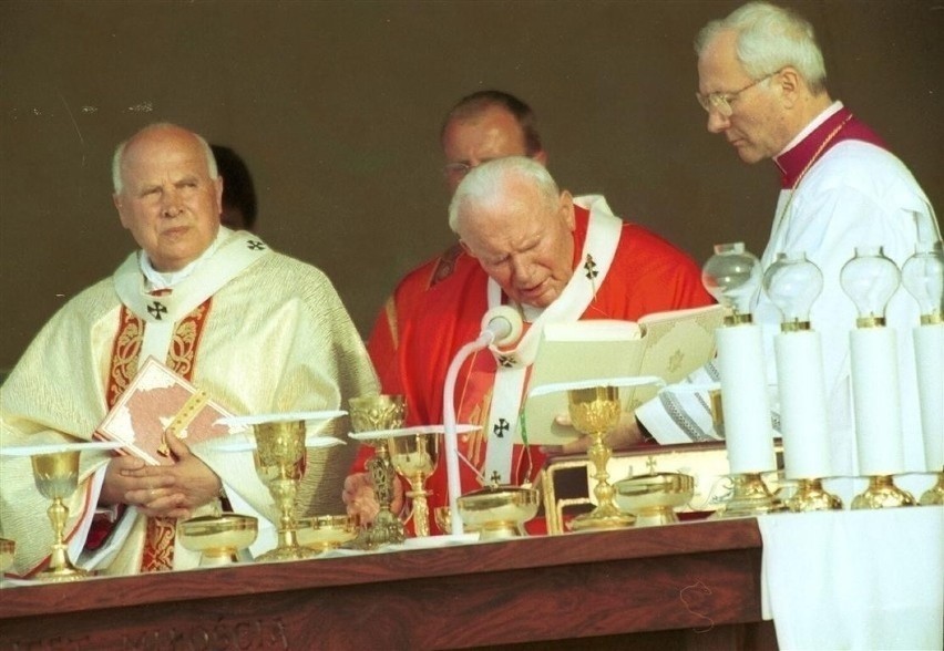 Mszę św. na sopockim hipodromie, którą Papież odprawił w...