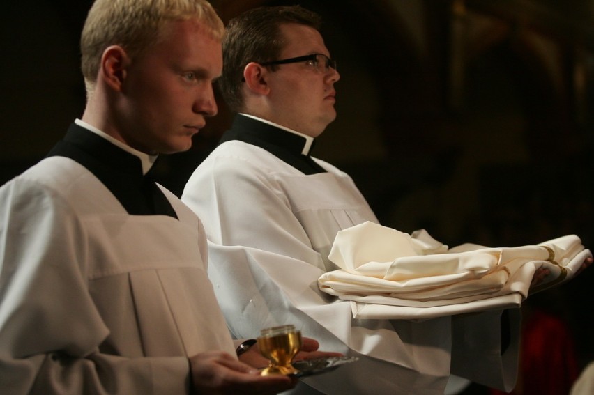 Wyświęcenie nowych księży w legnickiej katedrze (ZDJĘCIA)