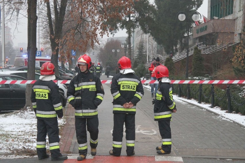 Ewakuacja w Sądzie Rejonowym w Kielcach. Ktoś zadzwonił z informacją, że w budynku jest bomba