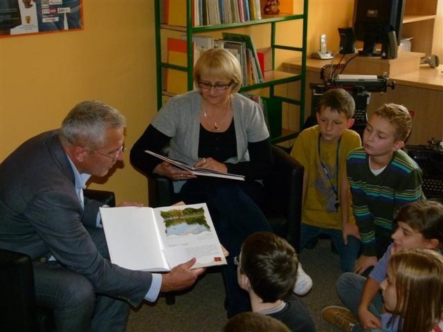 Prezydent czytał bajki dzieciom [zdjęcia]