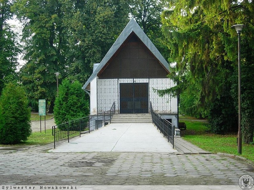 Kaplica na cmentarzu komunalnym w Trzebnicy przy ul....