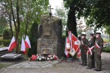 77. rocznica bitwy po Lenino - wiązanki kwiatów na kołobrzeskim cmentarzu