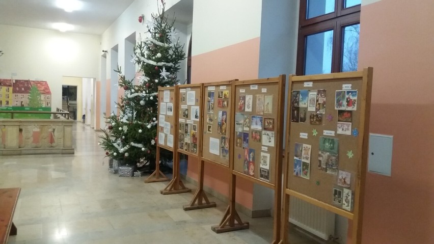 Wystawa kartek świątecznych w Lewinie Brzeskim.
