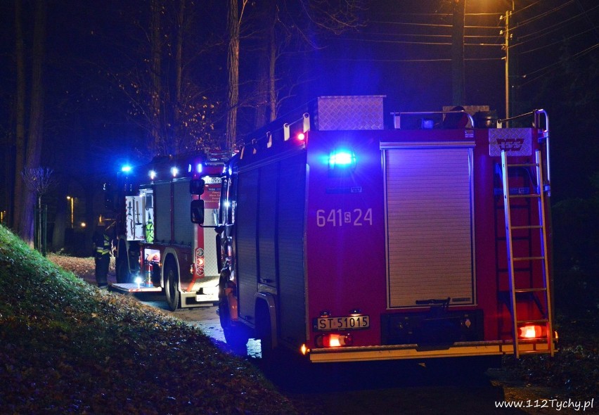 Tychy: Pożar lokomotywy na stacji PKP [ZDJĘCIA z akcji]