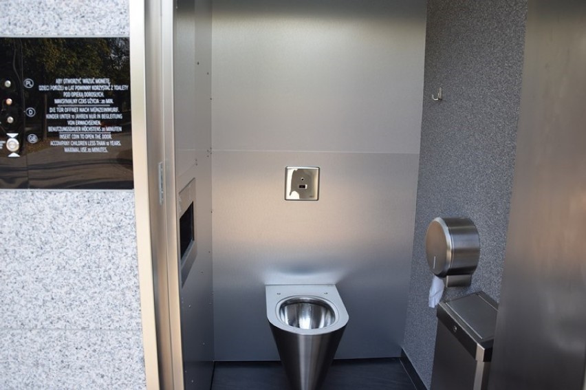Toaleta w parku miejskim w Zduńskiej Woli będzie płatna [zdjęcia i wideo]