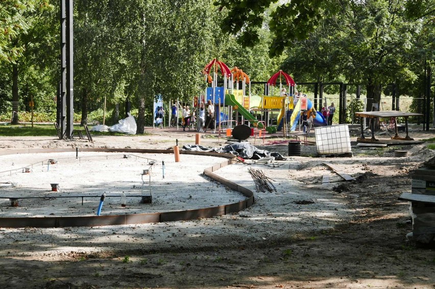 Wodny Plac Zabaw na Białołęce. Inwestycja z 2017 roku wreszcie powstaje. Zajrzeliśmy na budowę