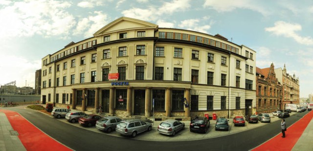 Budynek Poczty Polskiej w Katowicach wystawiony na sprzedaż
