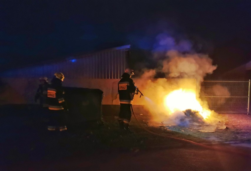 Dwie jednostki straży pożarnej brały udział w gaszeniu pożaru na terenie Szkoły Podstawowej w Białobłotach