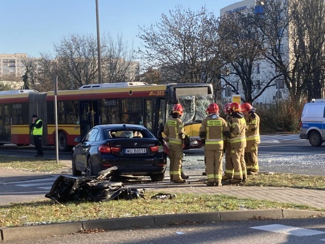 Najprawdopodobniej kierowca samochodu nie ustąpił pierwszeństwa przejazdu i wjechał w autobus