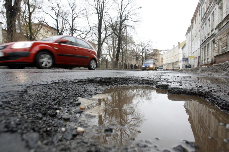 Legnica: Niebezpiecznie na ulicy Chojnowskiej (ZDJĘCIA)