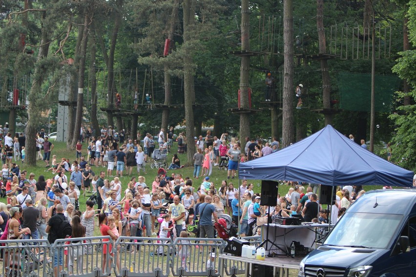 Festiwal Baniek Mydlanych w Parku Słowiańskim w Gorzowie Wlkp. Na imprezę przyszły całe rodziny
