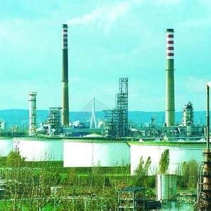 W połowie stycznia akcjonariusze Grupy Lotos mają zdecydować o wniesieniu akcji wszystkich rafinerii i spółki Petrobaltic do grupy.
Fot. Robert Kwiatek