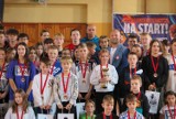 Bartłomiej Bonk: Młodych ludzi trzeba zachęcać do uprawiania sportu. Inicjatywa "Opolskie szkoły na start" zawitała do Prudnika