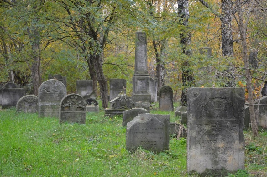 Cmentarz żydowski w Łowiczu. Miejsce, w którym zatrzymał się...