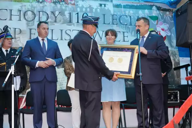 Strażacy z Faliszewic z okazji jubileuszu otrzymali złoty medal Polonia Minor. Uroczystość była połączona z gminnymi obchodami Dnia Strażaka