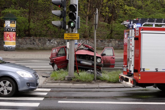 W wypadku uczestniczyło auto na ł&oacute;dzkich tablicach rejestracyjnych. Fot. Tomasz Kolowski
