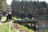 Manewry strażaków. Druhowie sprawdzali możliwość prowadzenia akcji gaśniczej w trudno dostępnych terenach leśnych