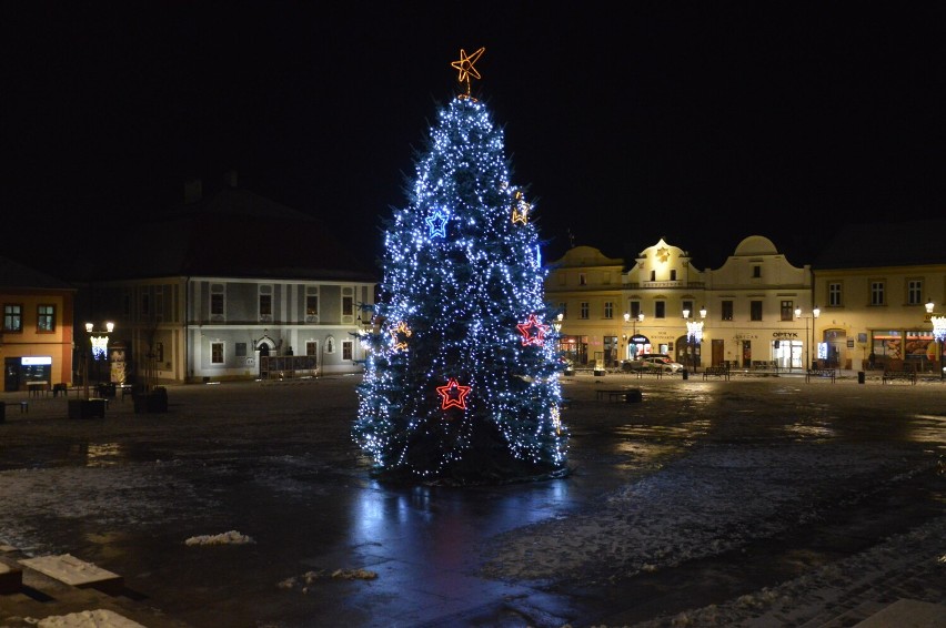 Iluminacja bożonarodzeniowa w centrum Bochni, grudzień 2021