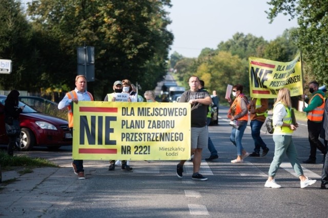 "Nie zgadzamy się na wprowadzenie planów zagospodarowania przestrzennego dotyczących Wzniesień Łódzkich przed wcześniejszą zmianą studium" - napisali protestujący mieszkańcy osiedla do prezydent Łodzi Hanny Zdanowskiej i radnych Rady Miejskiej Łodzi.
Zapowiadają dalsze protesty i blokady.   
CZYTAJ DALEJ NA KOLEJNYM SLAJDZIE>>>