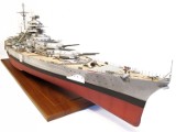 Rzeszowska galeria prezentuje model pancernika Bismarck.