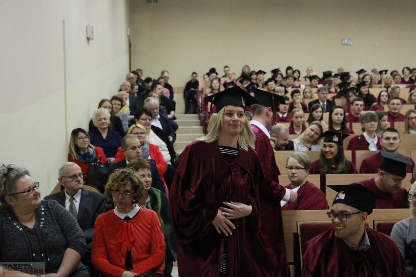 Absolwenci Kujawskiej Szkoły Wyższej otrzymali dyplomy...
