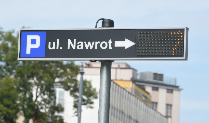 Nowy system parkingowy na ul. Nawrot w Łodzi [ZDJĘCIA]