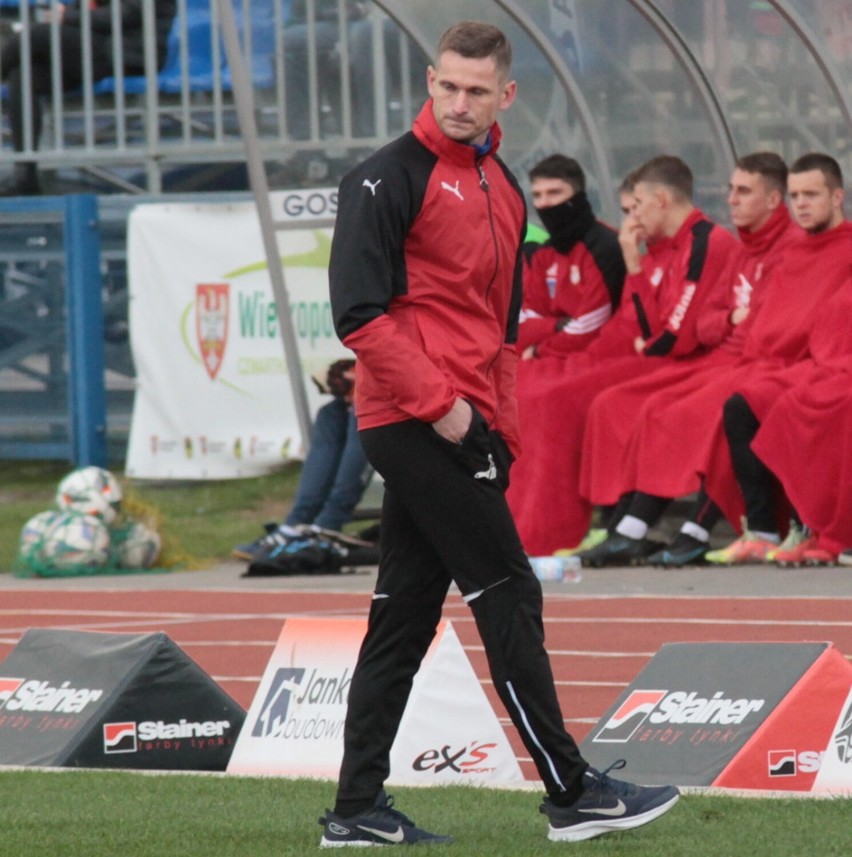 Trener Krobianki - Wojciech Bzdęga może być dumny ze swojej drużyny, która jako pierwsza zatrzymała Victorię