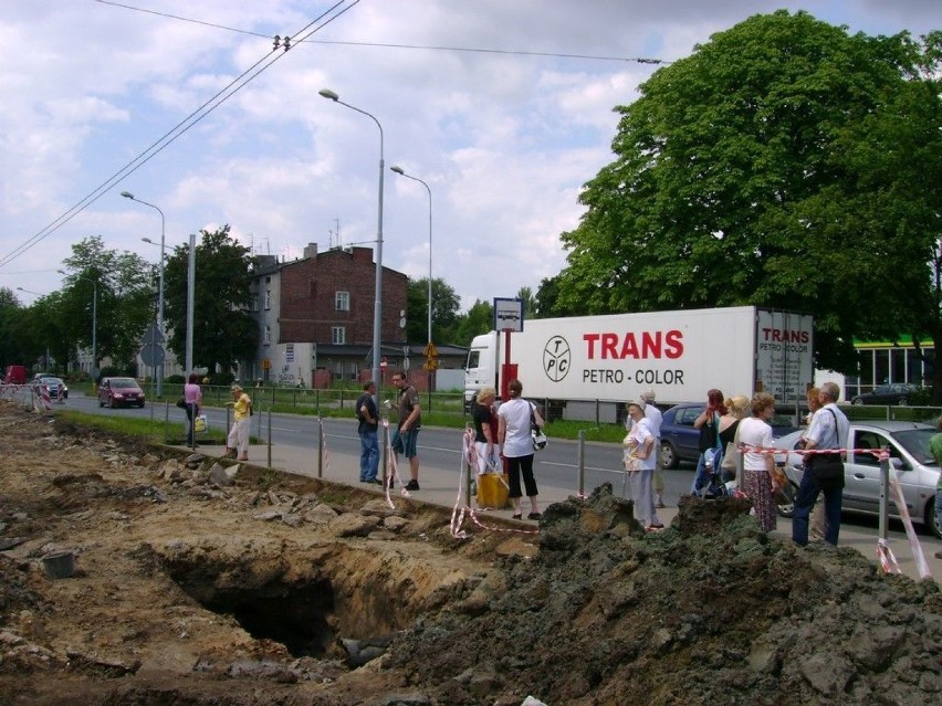 Niezabezpieczone prace wodociągowe na ulicy Limanowskiego w...