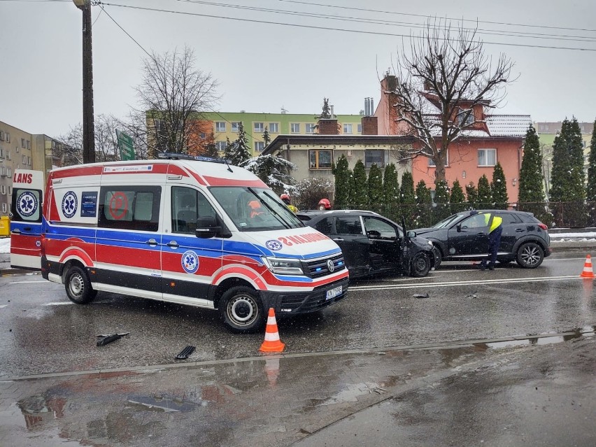 Nowy Sącz. Zderzenie trzech aut zablokowało ul. Lwowską przy wjeździe do Lidla