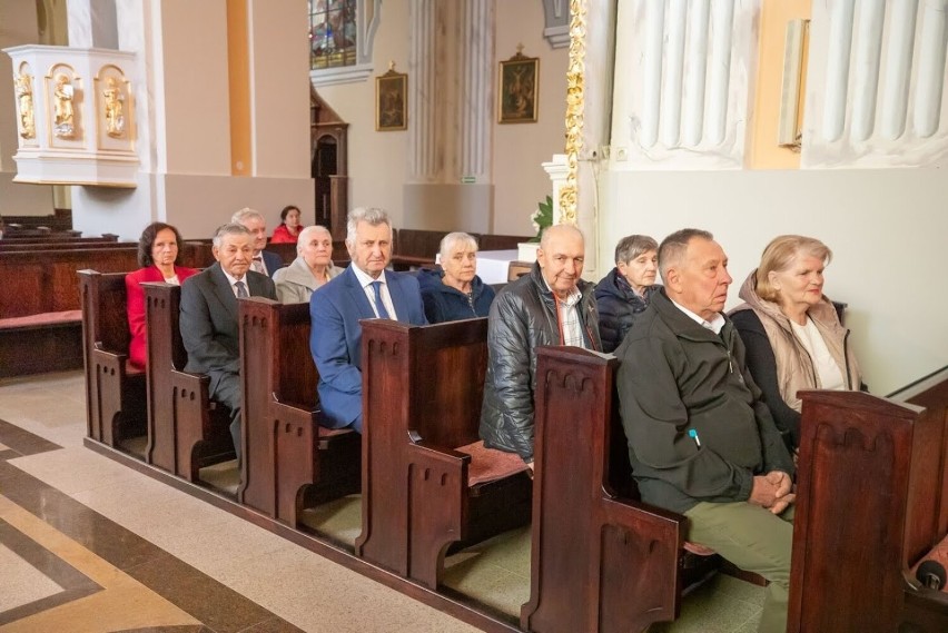 W Stawiskach Złote Gody małżonków z 50-letnim stażem uczczono podczas wzruszającej uroczystości