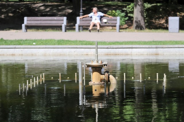 Park Planty ciągle bez swojej największej atrakcji. Najpiękniejsze fontanny nadal nie działają. Naprawa awarii potrwa jeszcze wiele tygodni.