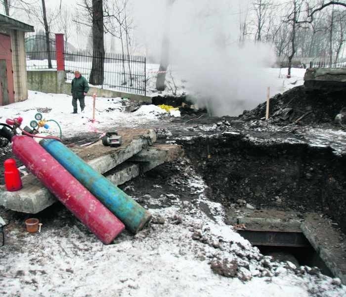 Tym razem rura pękła na ul. Siemianowickiej w Chorzowie