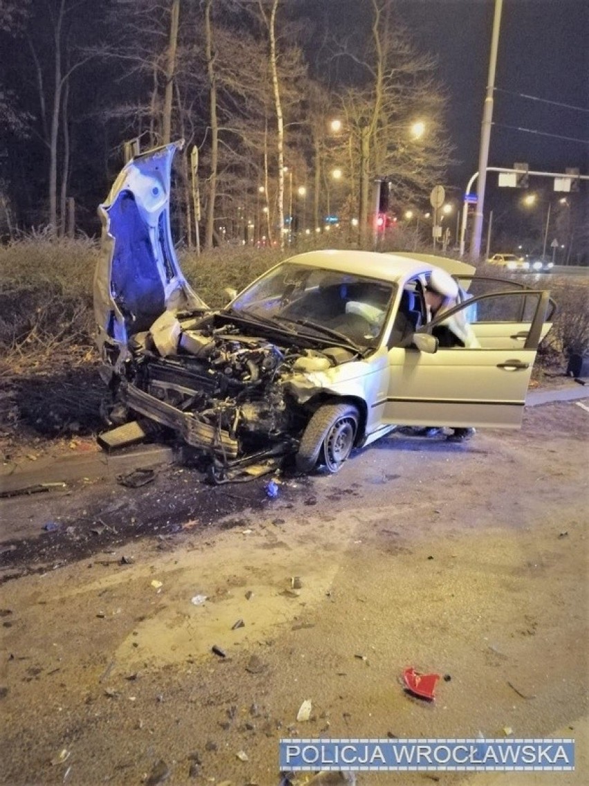 Wrocław. Pijany kierowca BMW staranował inne auto. Zobaczcie zdjęcia