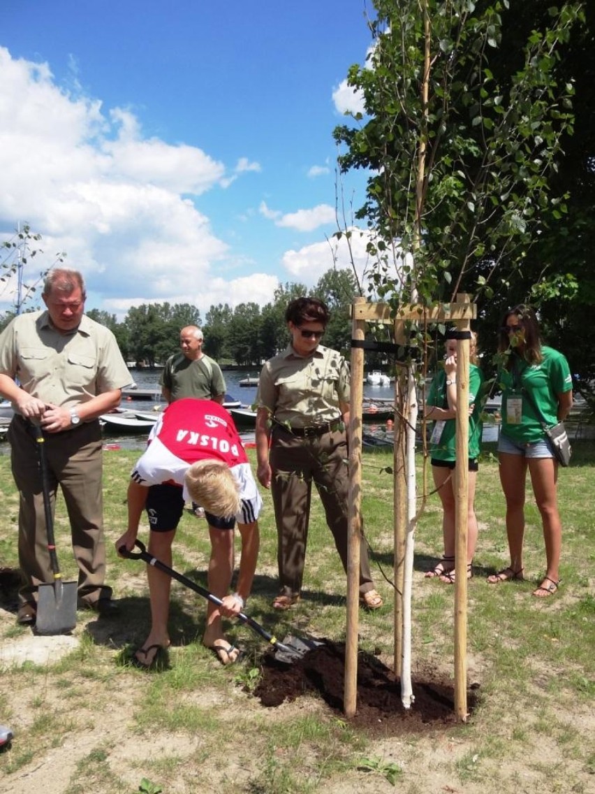 Siatkarze posadzili drzewa w Olsztynie