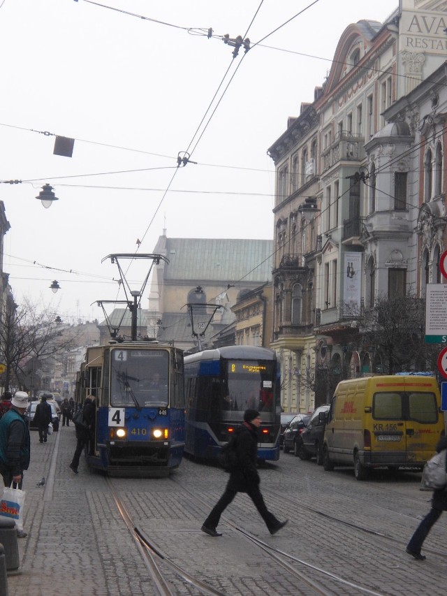 Ulica Karmelicka odcinek przy Bagateli - wąskie gardło centrum Krakowa.