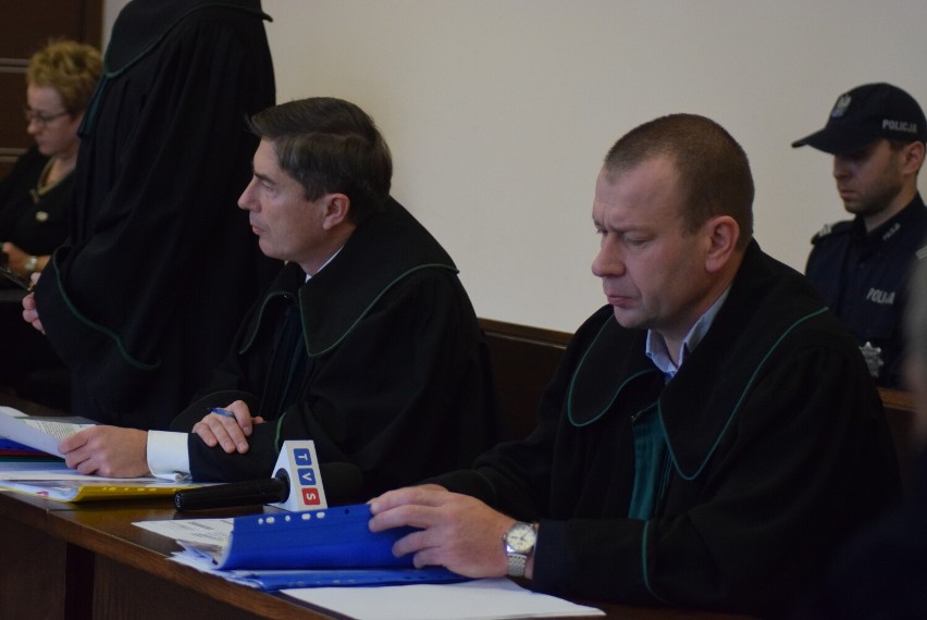 Makabryczna zbrodnia w Gruszewni. Oskarżony i rodzina ofiar przed sądem