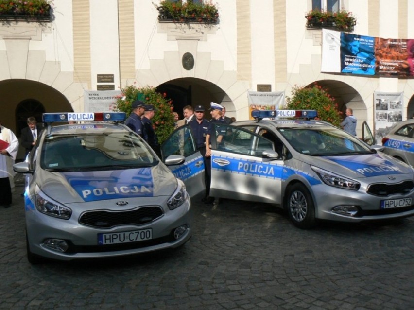 Policja w Jarocinie otrzymała trzy nowe radiowozy. Komenda...