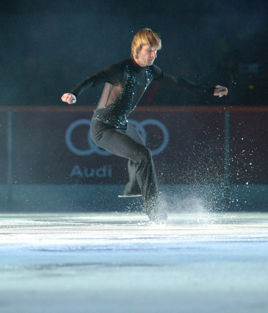 Kings on Ice. Popis łyżwiarskich umiejętności na Stadionie...