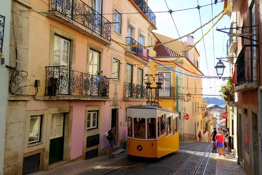 Kolorowa​ ​Lizbona​ ​przyjazna​ ​kieszeniom​...