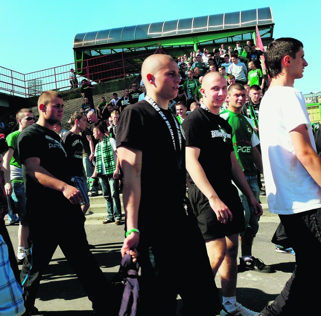 Bełchatowscy kibice przyszli na stadion, skąd mieli odjechać do Łodzi
