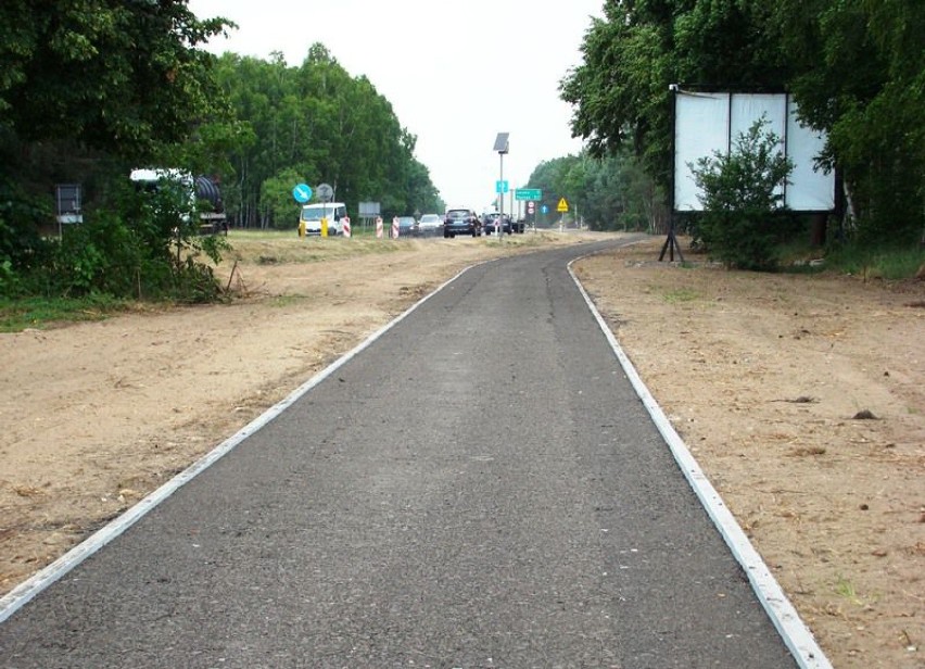 Ścieżka rowerowa z Leszna do Rydzyny jest prawie gotowa [ZDJĘCIA]